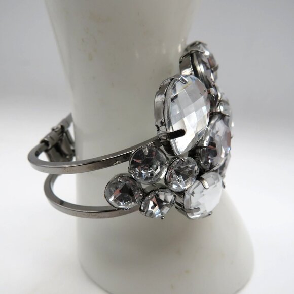 Vera Wang Bracelet Silver Tone Large Faceted Rhinestone Cluster Statement Bangle - Picture 3 of 16